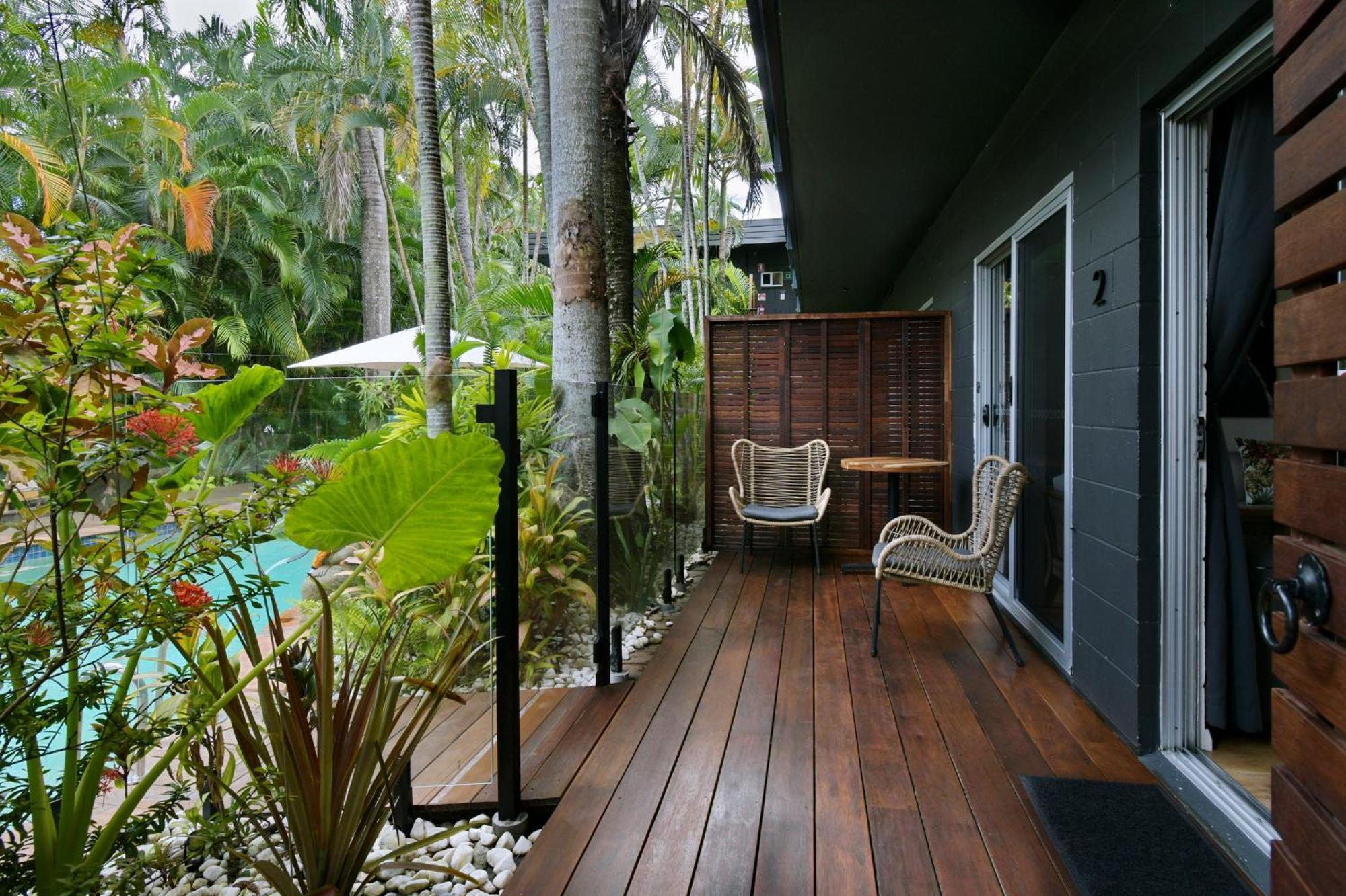 The Palms At Palm Cove Aparthotel Exterior photo
